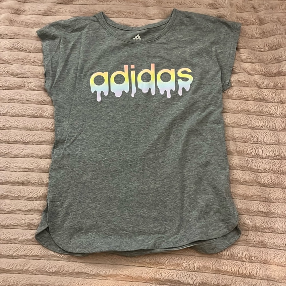 Adidas Girls grey T-shirt with rainbow drip logo
